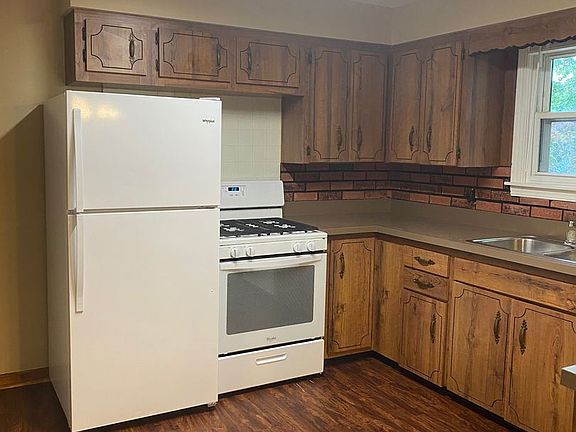 3rd image of 553 Hazel St