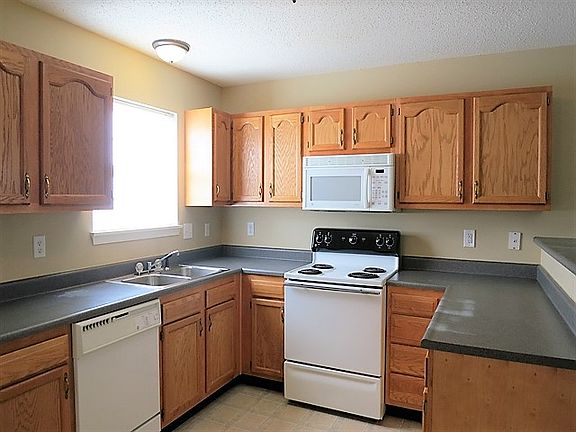 4th image of 7117 Parklake Pl