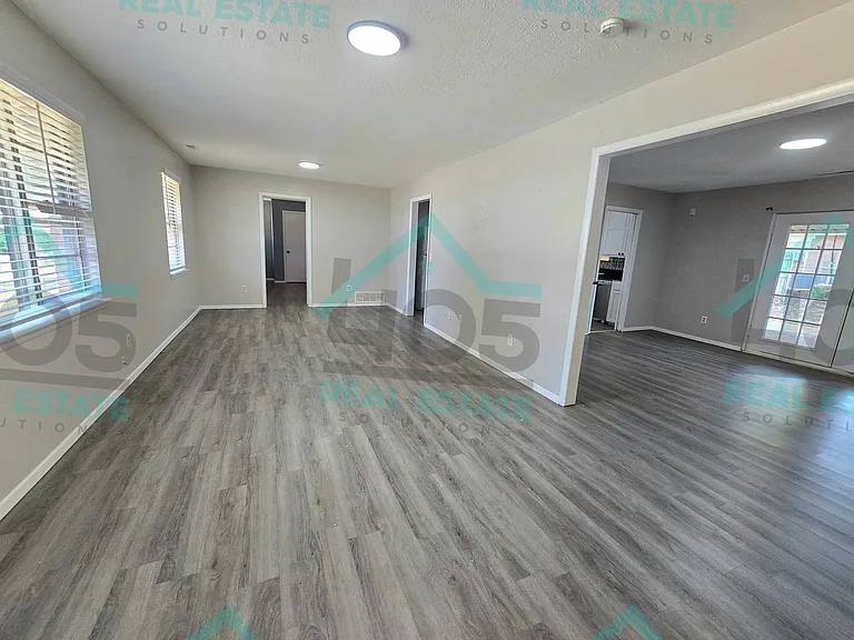 3606 Oakhurst Dr — Photo 4