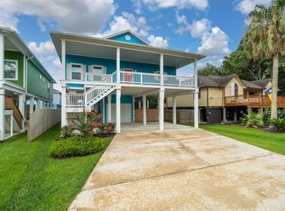 215 West Dr, Kemah, TX 77565