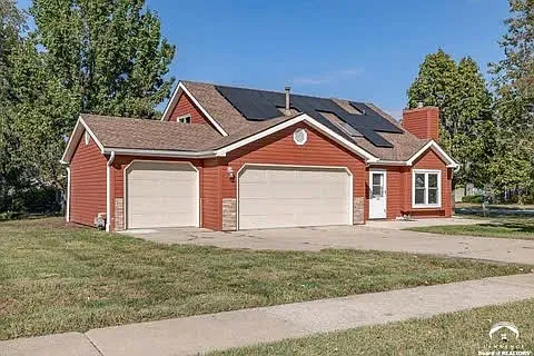 125 Sharon Dr — Photo 1