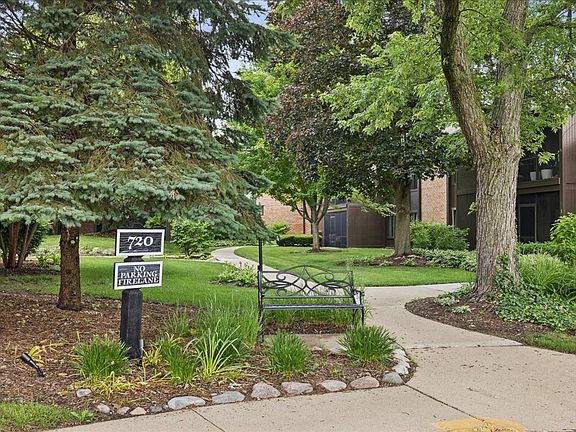 2nd image of 720 Saint Andrews Ln APT 13
