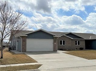 1414 Valerie Cir, Holdrege, NE 68949