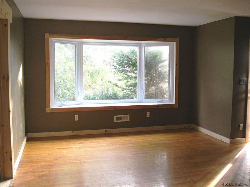 3rd image of 1327 SACANDAGA Road