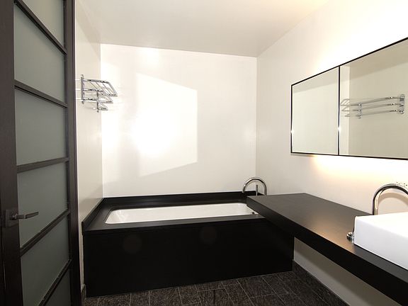 5th image of 20 Pine St APT 1115