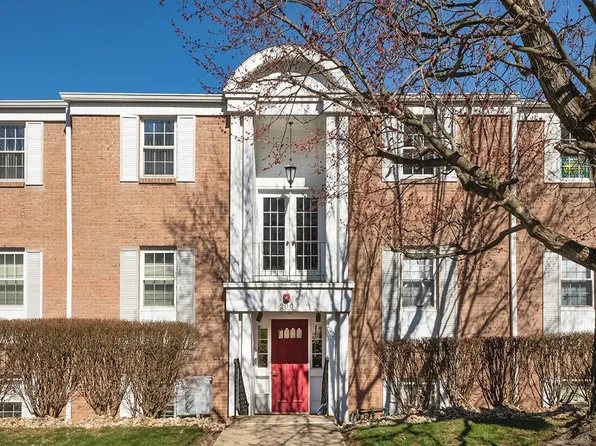 206 Camelot Dr, Pittsburgh, PA 15237