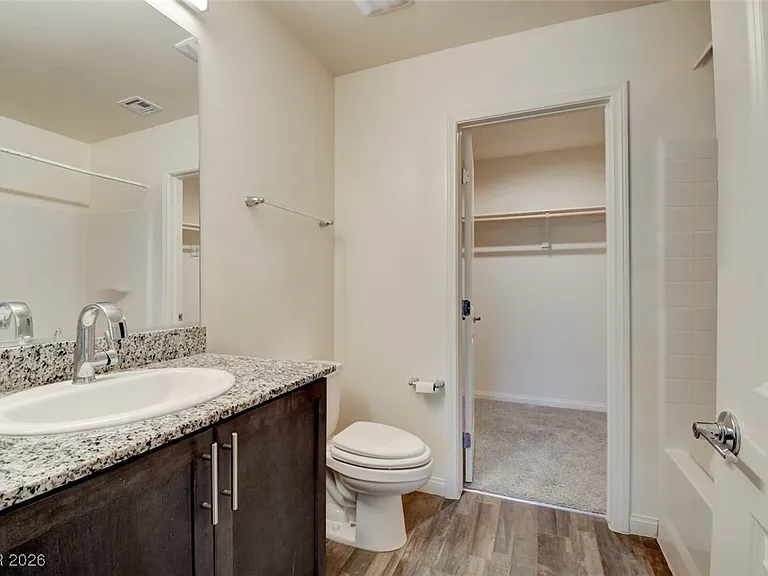 7030 Spicy Merlot St — Photo 5