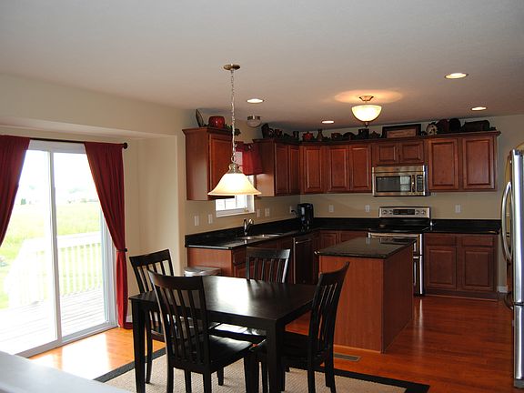 3rd image of 115 Parkdale Dr