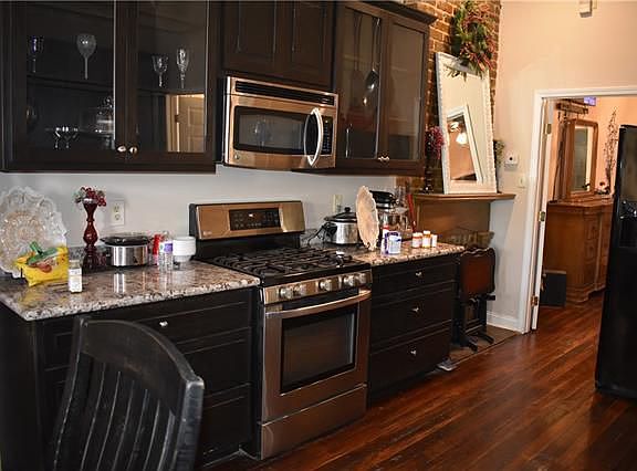 3rd image of 826 Cambronne St #826