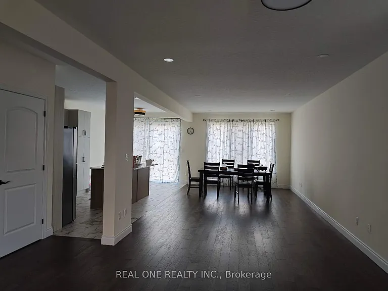 1240 Emma Chase — Photo 5