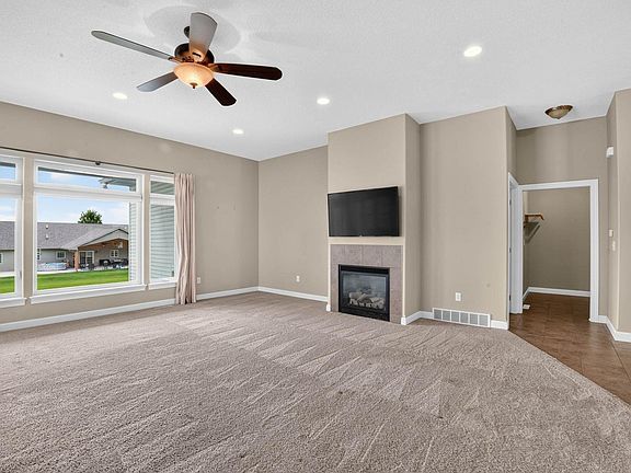 3rd image of 1185 Fox Ridge Rd