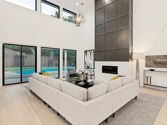 3rd image of 4347 Royal Ridge Dr