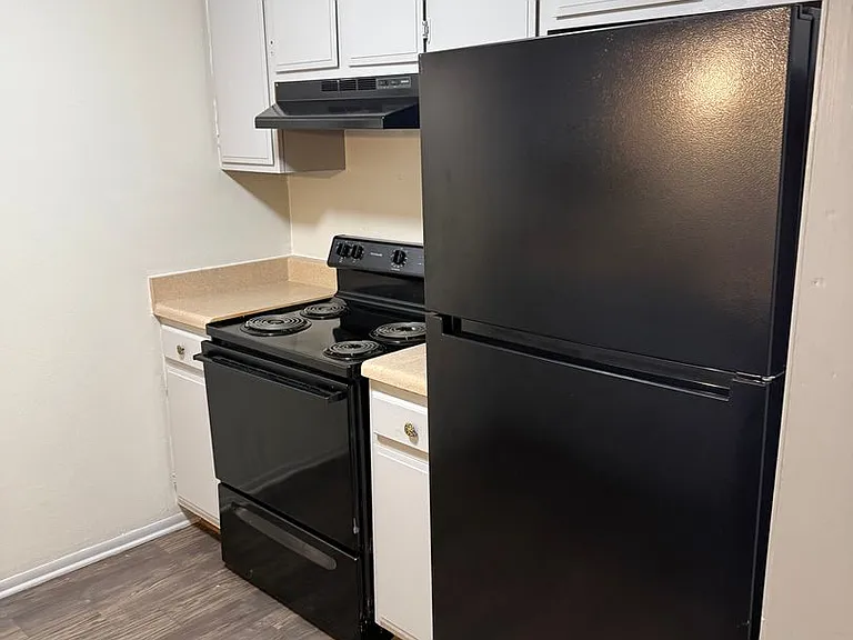 Tiffany Square Apartments — Photo 21