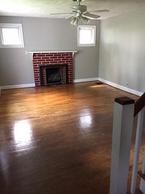 Living Room w/ gas fireplace