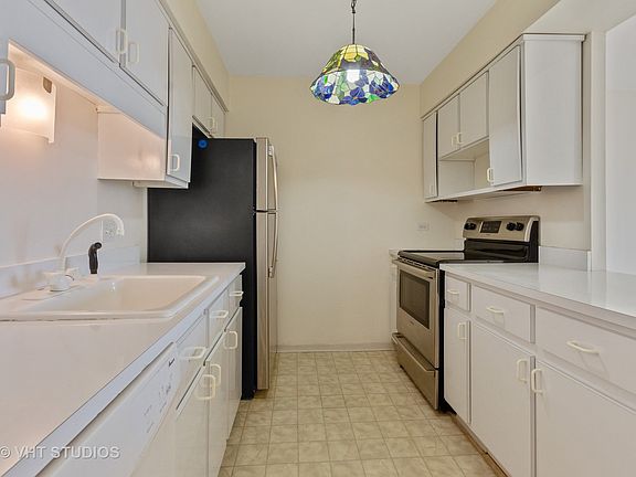 2nd image of 2500 N Lakeview Ave APT 1503