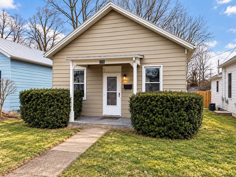 123 N Walnut St