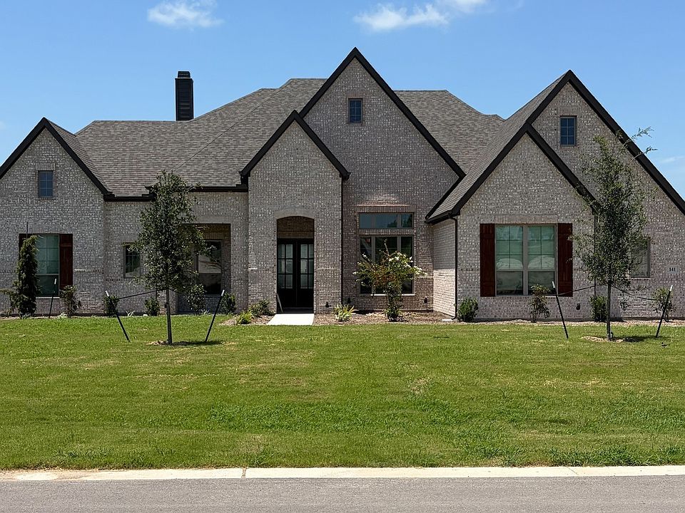 1st image of 141 Lavish Ln
