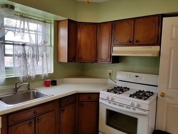 4th image of 3013 Jackson St