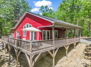 565 Pinewood Knoll Dr, Hendersonville, NC 28739