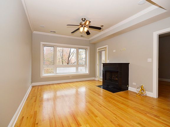 3rd image of 1057 W Thorndale Ave APT 2E