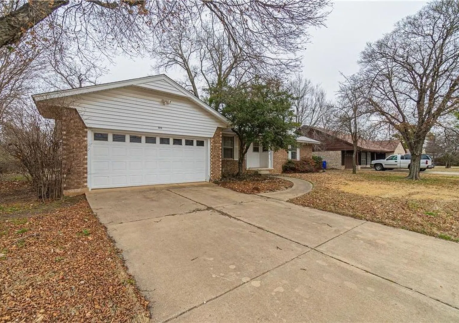 Preleasing - July 2027 - Spacious Home With Two Living Areas! Pet Negotiable! — Photo 2
