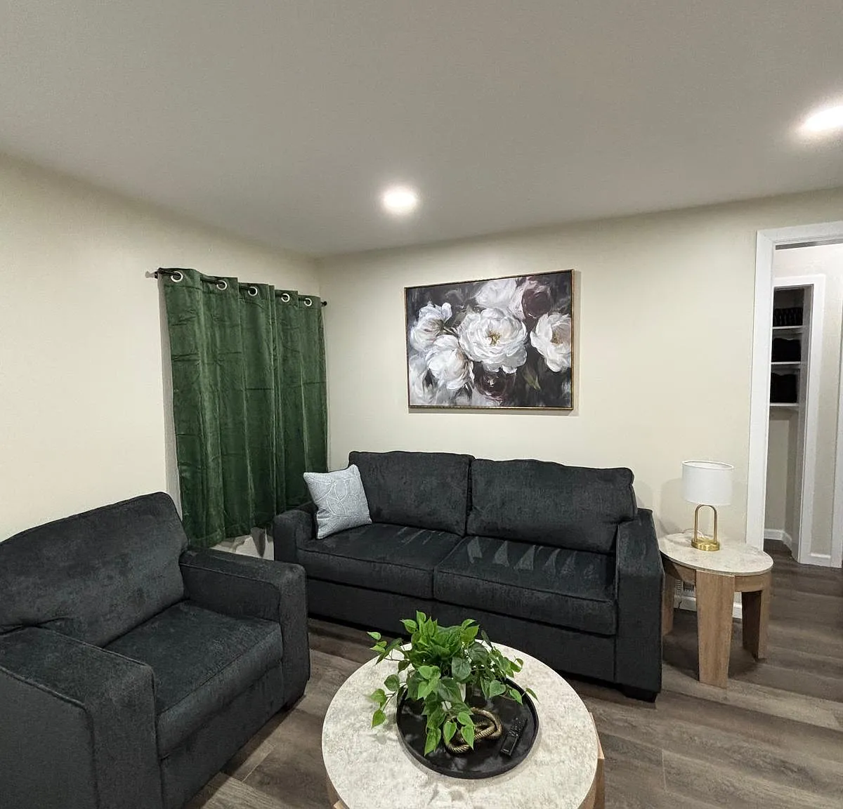2 bed, 704 sqft, $2,250 — Photo 1