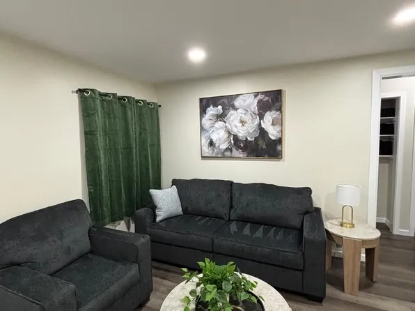 8034 Saint Marys St, Detroit, MI 48228