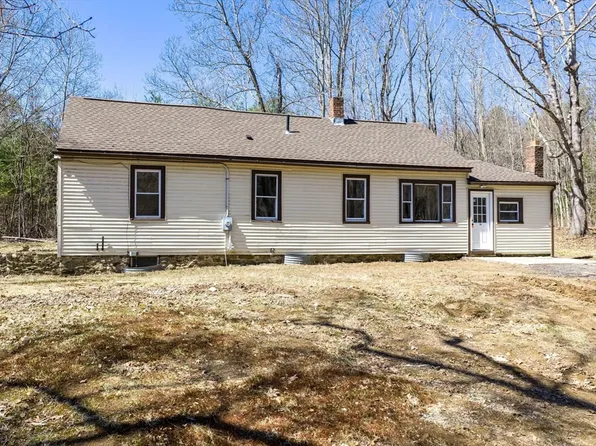 72 NW Schoolhouse Rd, Dudley, MA 01571