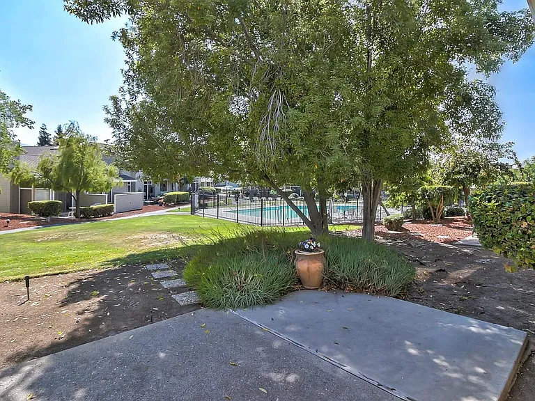 335 Donnas Ln — Photo 14