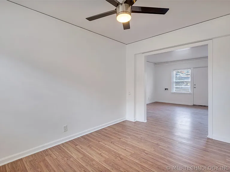 1522 E 17th St — Photo 10