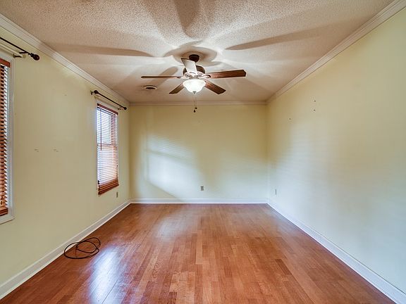 4th image of 19430 Dennison Dr