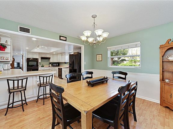 5th image of 1329 Overlake Ave