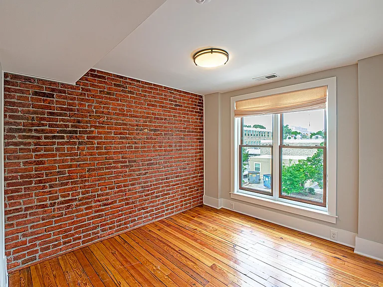 325 D St SE — Photo 54