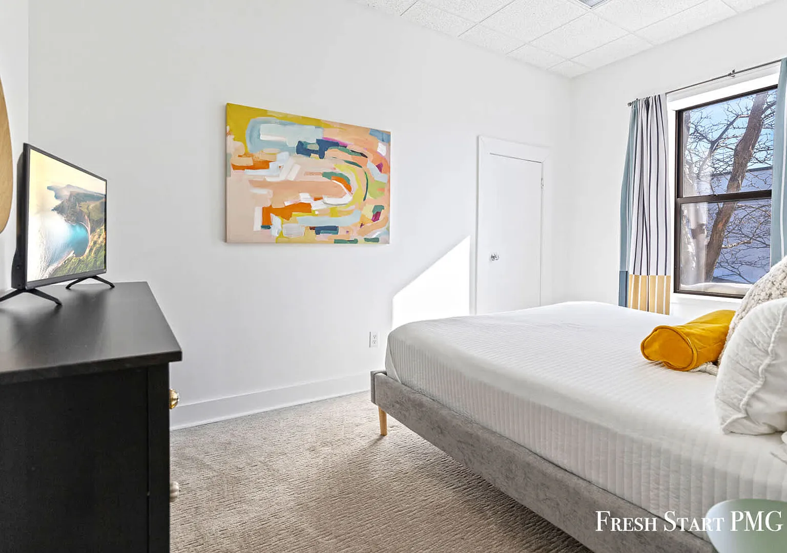 Downtown City View Loft w/ Balcony, Walk to Shops — Photo 4