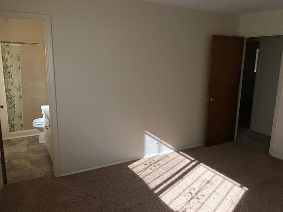 4th image of 11600 Versailles Ave NE