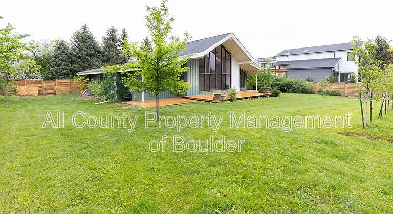 2220 Norwood Ave — Photo 2