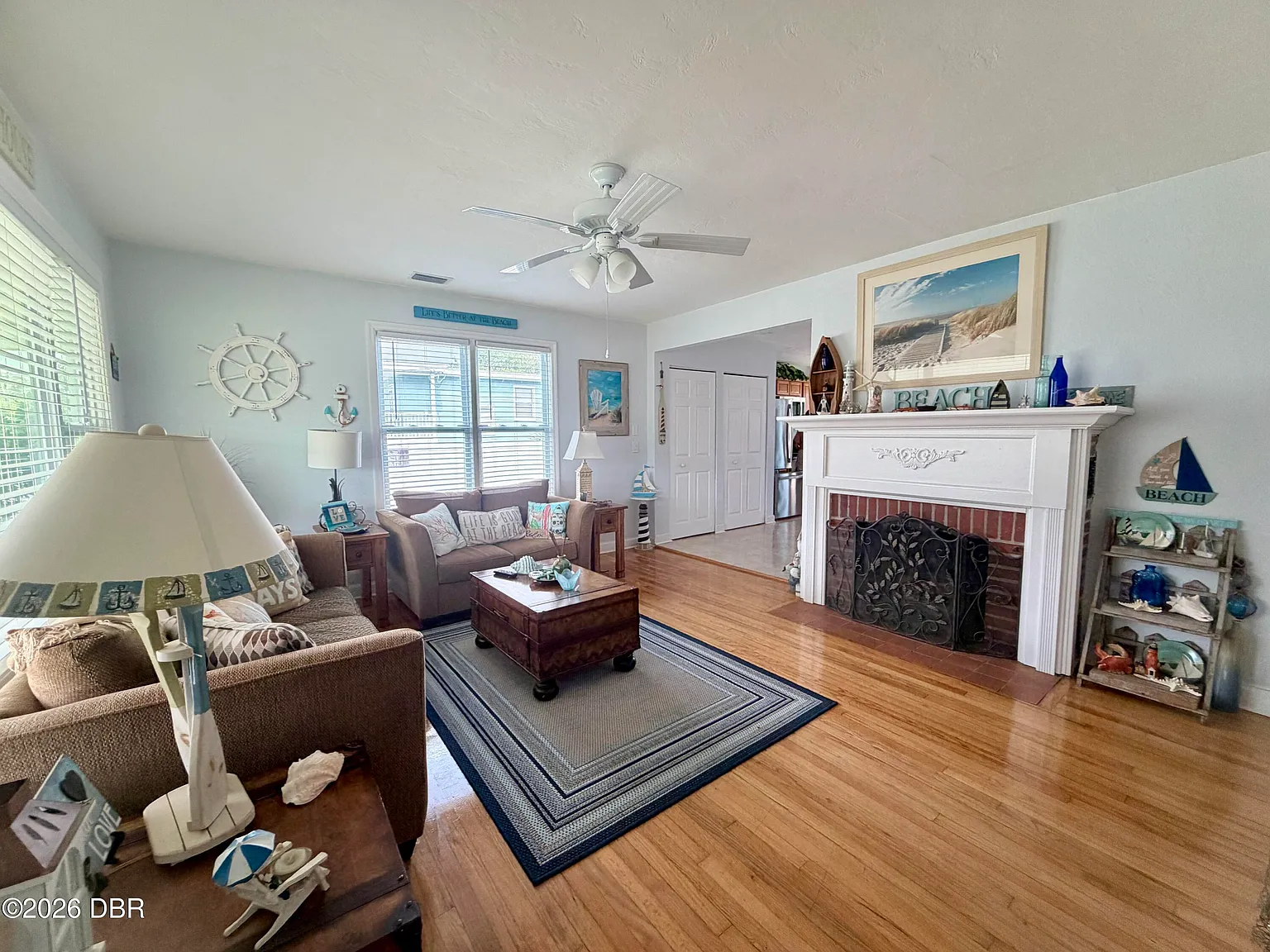 3 bed, 2.0 bath, 1494 sqft, $2,500 — Photo 2