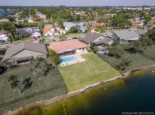 1700 W Oak Knoll Cir, Davie, FL 33324