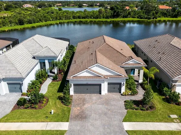 10253 Canaveral Cir, Sarasota, FL 34241