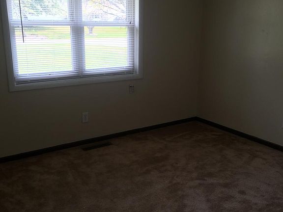 4th image of 2135 Gates Ave
