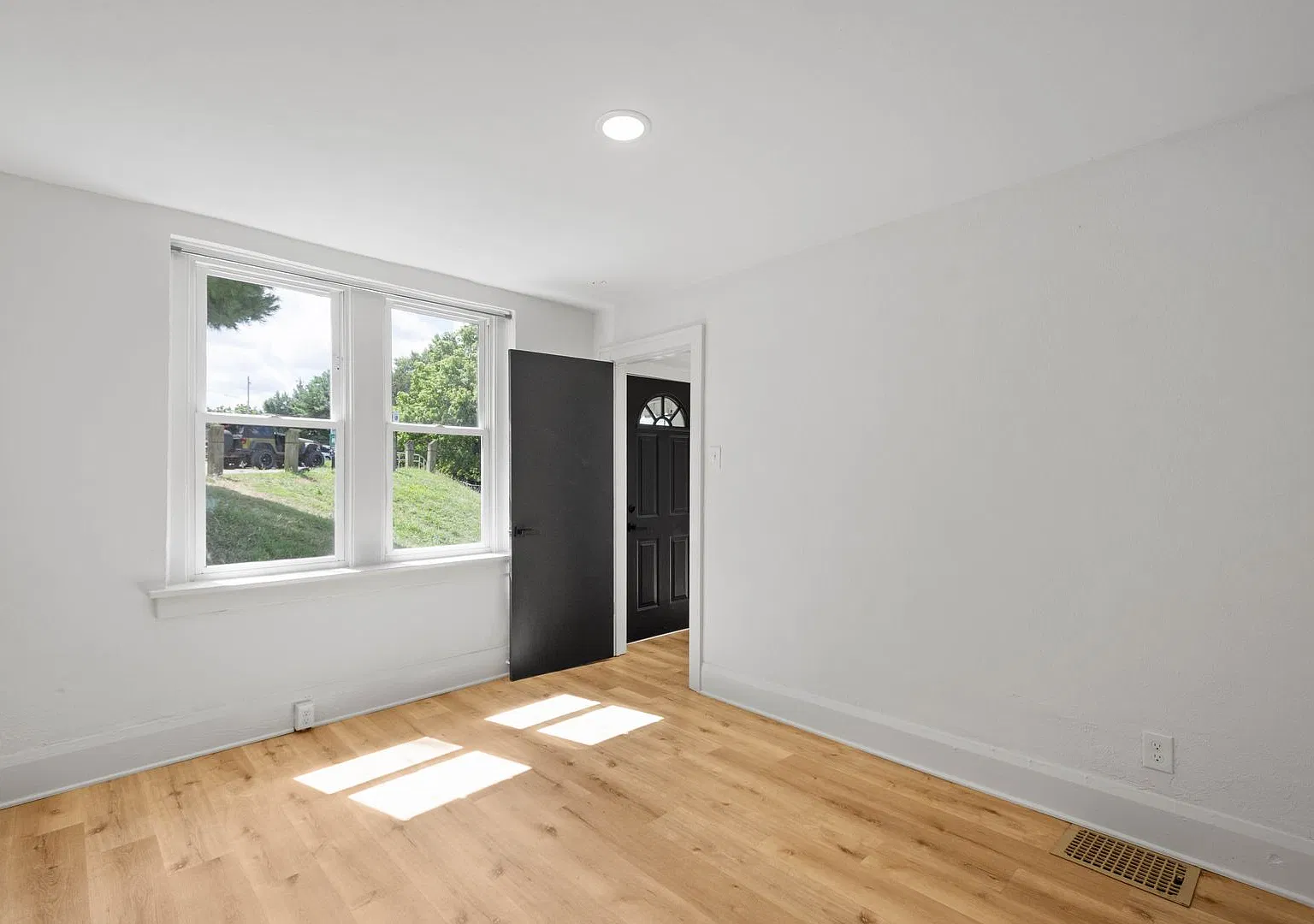 Available For Early November! Updated 1-Bedroom In The Heart Of Dormont! — Photo 4