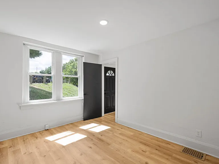 1117.5 McNeilly Ave — Photo 5