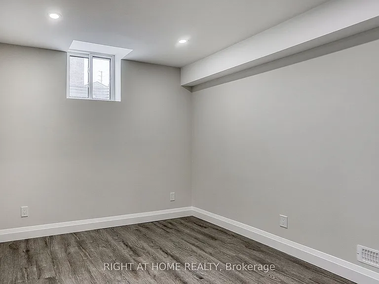 37 Brockman Cres #BASEMENT — Photo 12