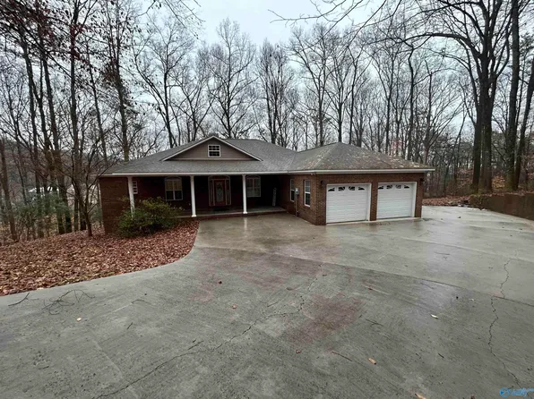 700 Tomahawk Cir, Guntersville, AL 35976