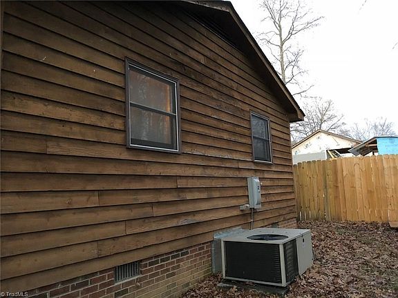 2nd image of 2016 Niagara St