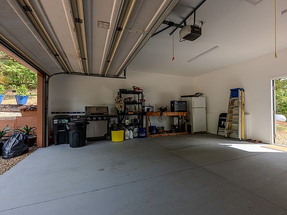 47th image of 124 Graystone Dr