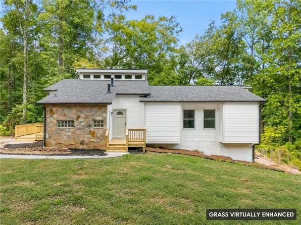 98 Kettlewood Dr, Lilburn, GA 30047