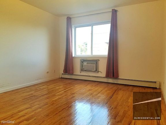 5th image of 3016 33rd St APT 3R
