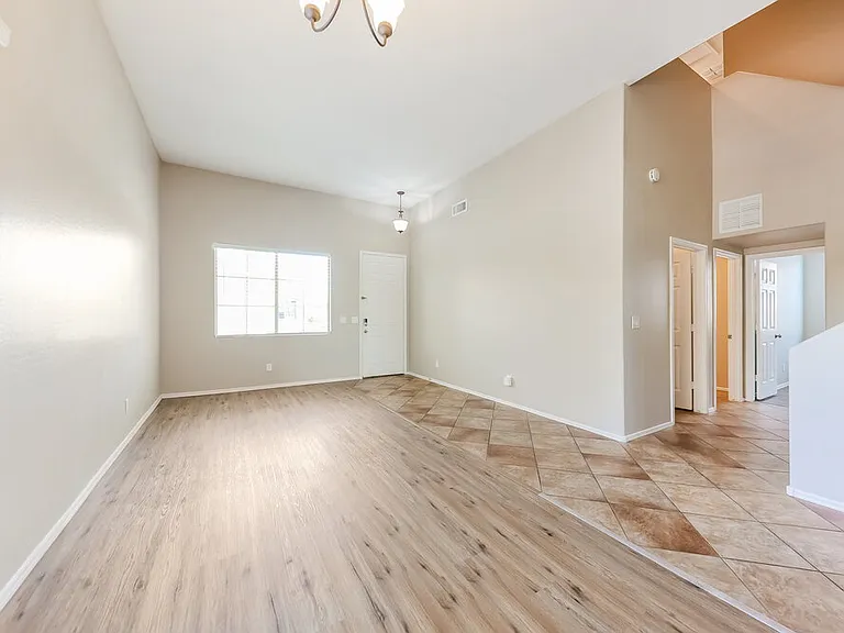 40810 N Hudson Ct — Photo 6