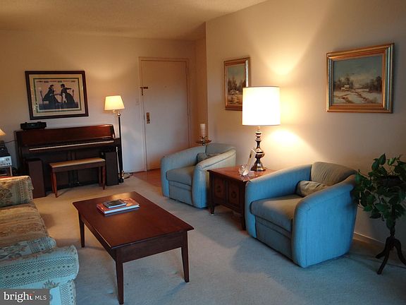3rd image of 2300 Pimmit Dr APT 208